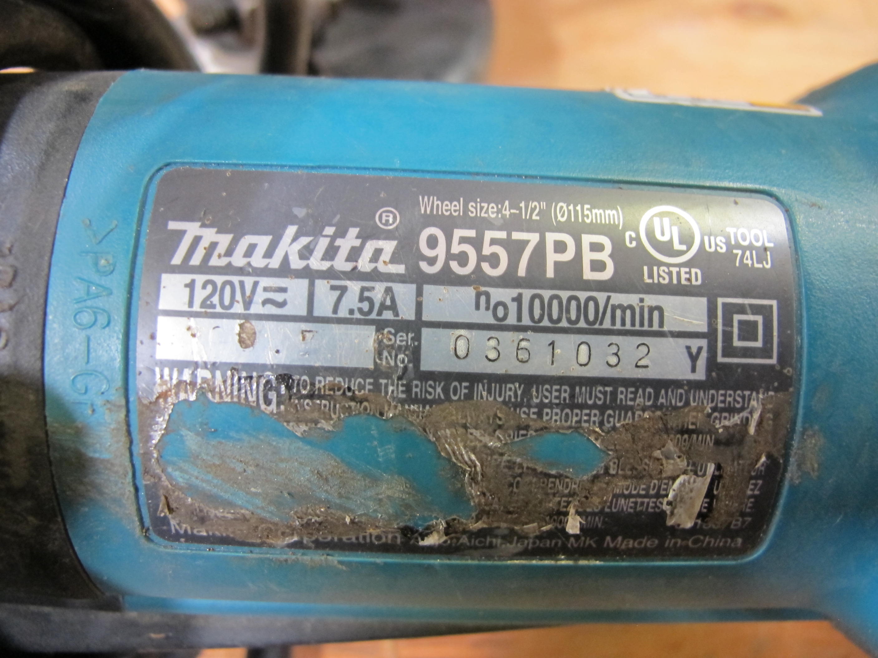 LOT TO INCLUDE: (3) MILWAUKEE ELECTRIC GRINDERS, (1) MAKITA ELECTRIC GRINDER, (1) AIRFLO PNEUMATIC AIR GRINDER. LOADING & HANDLING FEE $5-4003